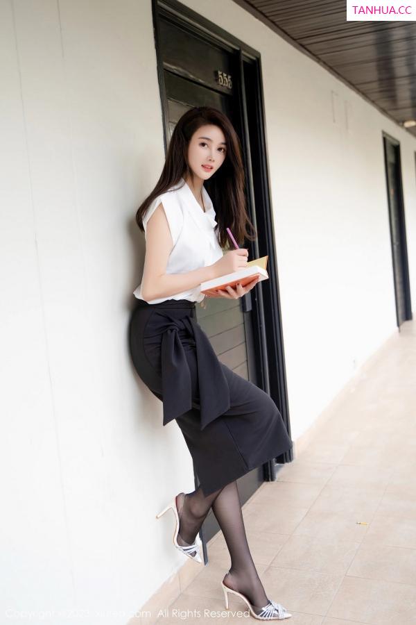 葛征 哈尼宝宝 [XiuRen]高清写真图 2023.08.23 No.7270 summer宝宝 白领美腿第59张图片